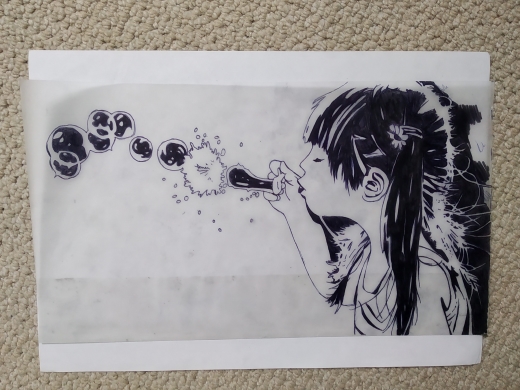 zwart-wit overtrek van meisje met bellenblaas